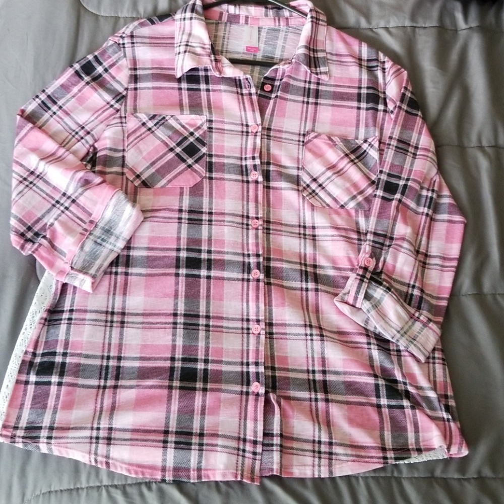 Very cute lightweight plaid top